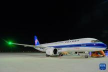 南航C919飞抵阿联酋 将亮相航展 首次中东展示