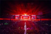 小伙2分鐘吃73根辣條贏7300元 全國“麻辣王”誕生