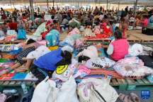 泰柬邊境民眾逃離 交火致大規(guī)模疏散