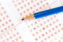 印度工人中1177萬元后全家連夜搬走 擔(dān)憂安全問題