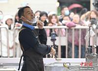 雞排哥杭州開炸千人排隊 百米長隊品嘗