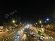 防风保暖！北京晴冷在线早晚寒意重 今天白天有5至6级阵风 气温骤降需防护