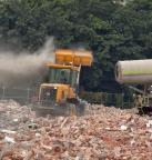 广州一街道回应扬尘逼迁争议 雾炮机操作失误所致