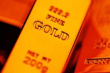 金价逼近5000美元 投资需警惕 多重因素推动上涨