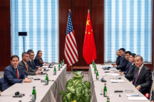 王毅：特朗普尊重中方 有人想打压中国 中美关系微妙调整