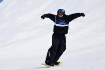 苏翊鸣高举金牌 生日夺金泪洒赛场