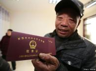 农民工是怕社保断缴白花钱：身份与保障的双重突围