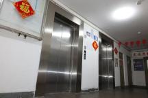 西城牛街老楼两部电梯焕新 居民喜迎便捷生活