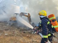 南昌通报伸缩篷起火引燃停放车辆