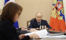 普京责问俄前两月GDP萎缩1.8% 经济形势引担忧