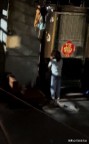 小孩半夜被关门外哭泣半小时 这种教育正在毁掉孩子的安全感