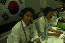 目睹韩国队0-1不敌南非 现场解说的韩国解说气得瘪嘴无语