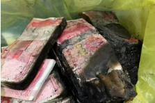 26万现金被烧毁 银行清点7小时兑换 温情服务感动客户