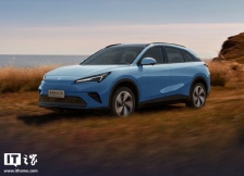 极狐全新阿尔法 T5 将于 10 月 28 日上市：纯电 / 增程双版本，预售 12.38 万元起