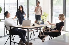 AI 真的在抢人类饭碗？大公司扎堆将裁员“甩锅”AI