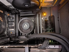 华硕主板再现 R7 9800X3D 故障案例：未经手动超频，低负载过夜后发现电脑死机