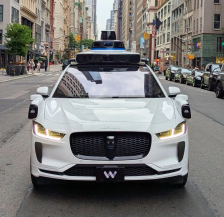 Waymo 完成 160 亿美元融资，计划今年拓展无人驾驶出租车至全球多地