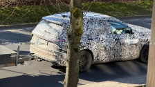 奥迪 Q9 三排座旗舰 SUV 最新谍照曝光：体态庞大，具备拖挂能力