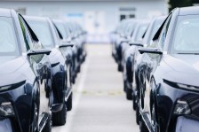 理想加价，小米降价，四月新车又有好戏看了