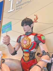 跳芭蕾的机器人、翻跟头的机器狗……探访科博会上的科创“尖货”