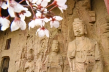 河南巩义：一处宋陵 一处石窟 中原小城石上写史诗