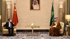 الصين والسعودية تتعهدان بمعارضة التدخل في الشؤون الداخلية للدول الأخرى