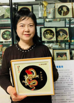 麦秆画传承人杨淑芳