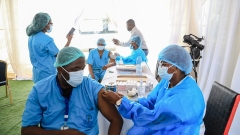 Cameroun : arrivée d'un million de doses du vaccin anti-COVID-19 de Sinopharm offertes par la Chine
