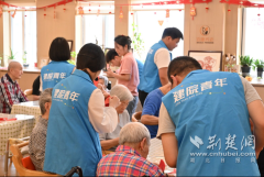 智慧助老暖夕阳 大学生用AI守护银发族