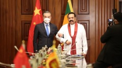 श्रीलंका के प्रधानमंत्री ने वांग यी से मुलाकात की