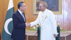 वांग यी से मिले पाकिस्तानी राष्ट्रपति