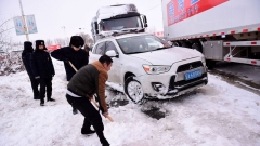 Shenyang: circa  auto bloccate dalla neve, interventi della polizia