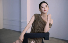 赵丽颖穿斜肩托尾礼服气质佳 笑容温婉魅力十足