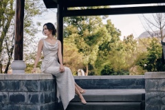 卢靖姗穿刺绣长裙清冷贵气 高开叉设计气场十足