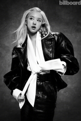 ROSÉ金发造型明媚俏皮 酷飒甜美交织尽释独特氛围