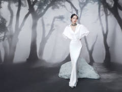 陈都灵白色系look天然纯净 眼神无辜楚楚动人