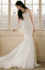 白鹿穿钻饰蕾丝礼裙秀窈窕身姿 公主气质温婉动人