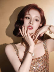 宋雨琦穿亮片裙曲线曼妙 变身复古名伶媚眼如丝