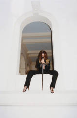 海莉比伯多造型演绎百变风格 明媚性感气场全开