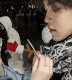 我在景区做帅哥NPC一天壁咚300人 颜值与互动成景区新卖点