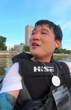 男子劃船下班 25分鐘車(chē)程劃3小時(shí) 獨(dú)特體驗(yàn)引發(fā)熱議