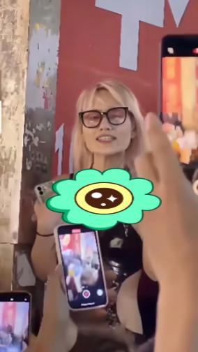 不雅行为为何会被围观 公共秩序受挑战