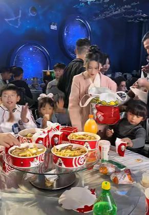 肯德基在宴会上为儿童准备的用心获赞