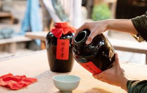 从金庸小说到Z世代酒桌，江湖情长竹叶青始终在场