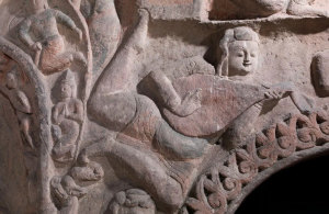 云冈石窟第8窟南壁伎乐天人像