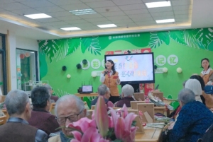 花香伴桑榆，慈心映晚晴：文殊院重阳敬老活动温暖举行