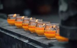 不回味过去，不欣乐未来，不染着现在