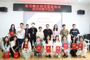 武汉工商学院举办毕业设计展  企业现场选聘人才