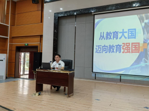 襄阳汽车职业技术学院校领导集体开讲“形势与政策”课
