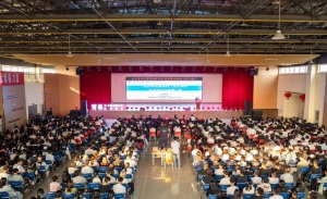 武汉纺织大学外经贸学院首期“问道藏龙”讲坛开讲 徐卫林院士畅谈科技自信与文化自信